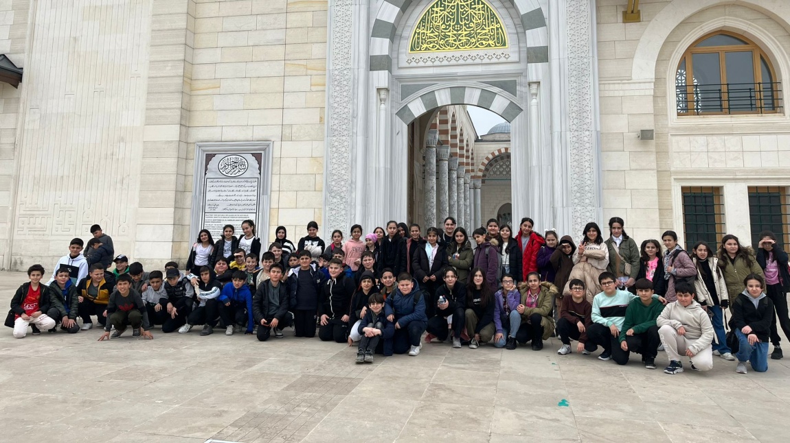 Öğrencilerimiz Çamlıca Camii ve Emaar Akvaryum Gezisinde Eğlenceli vakit geçirdi